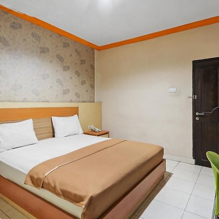 Collection O 93163 Hotel Grand Kartika Parepare Extérieur photo