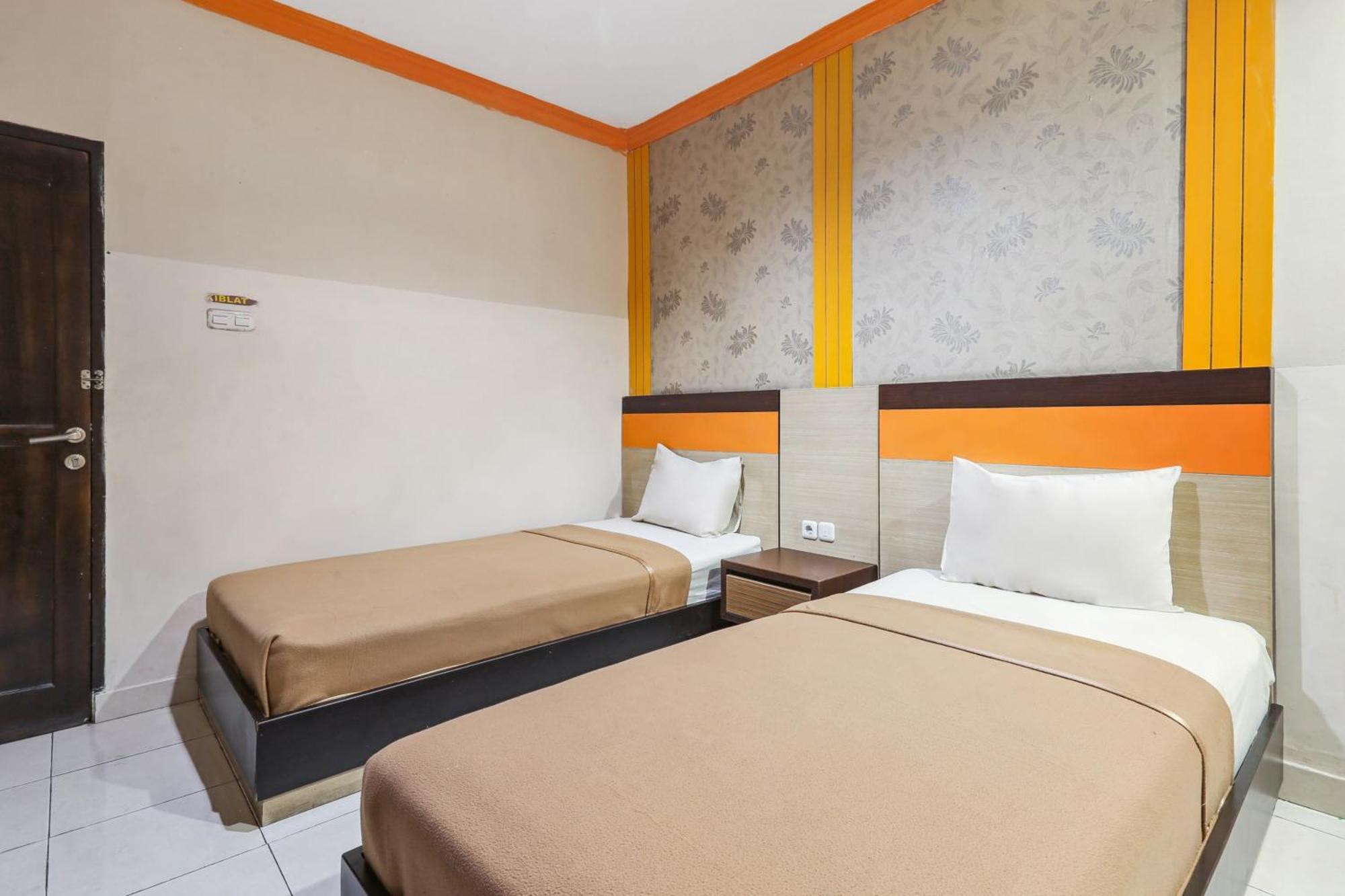 Collection O 93163 Hotel Grand Kartika Parepare Extérieur photo