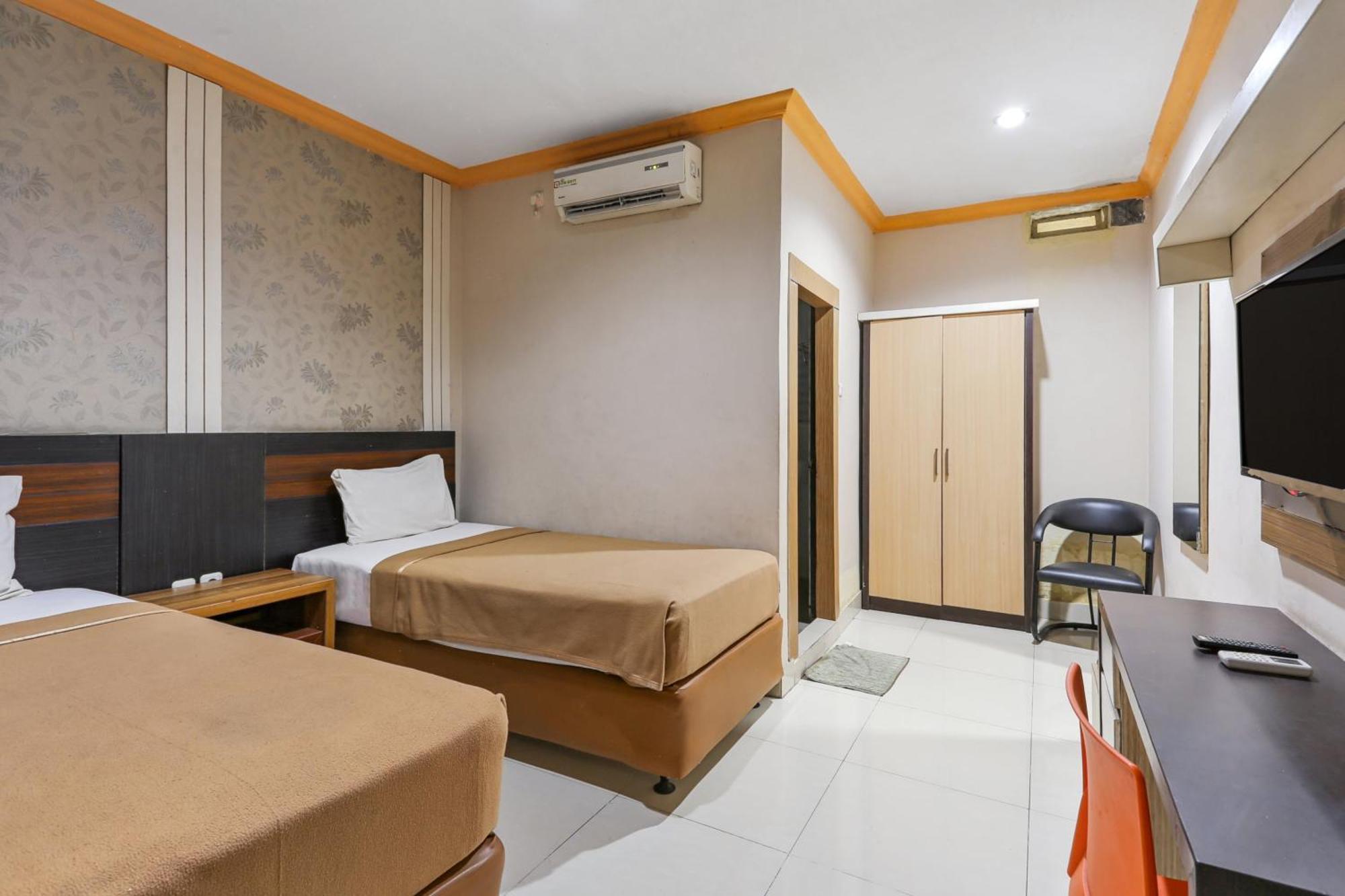Collection O 93163 Hotel Grand Kartika Parepare Extérieur photo