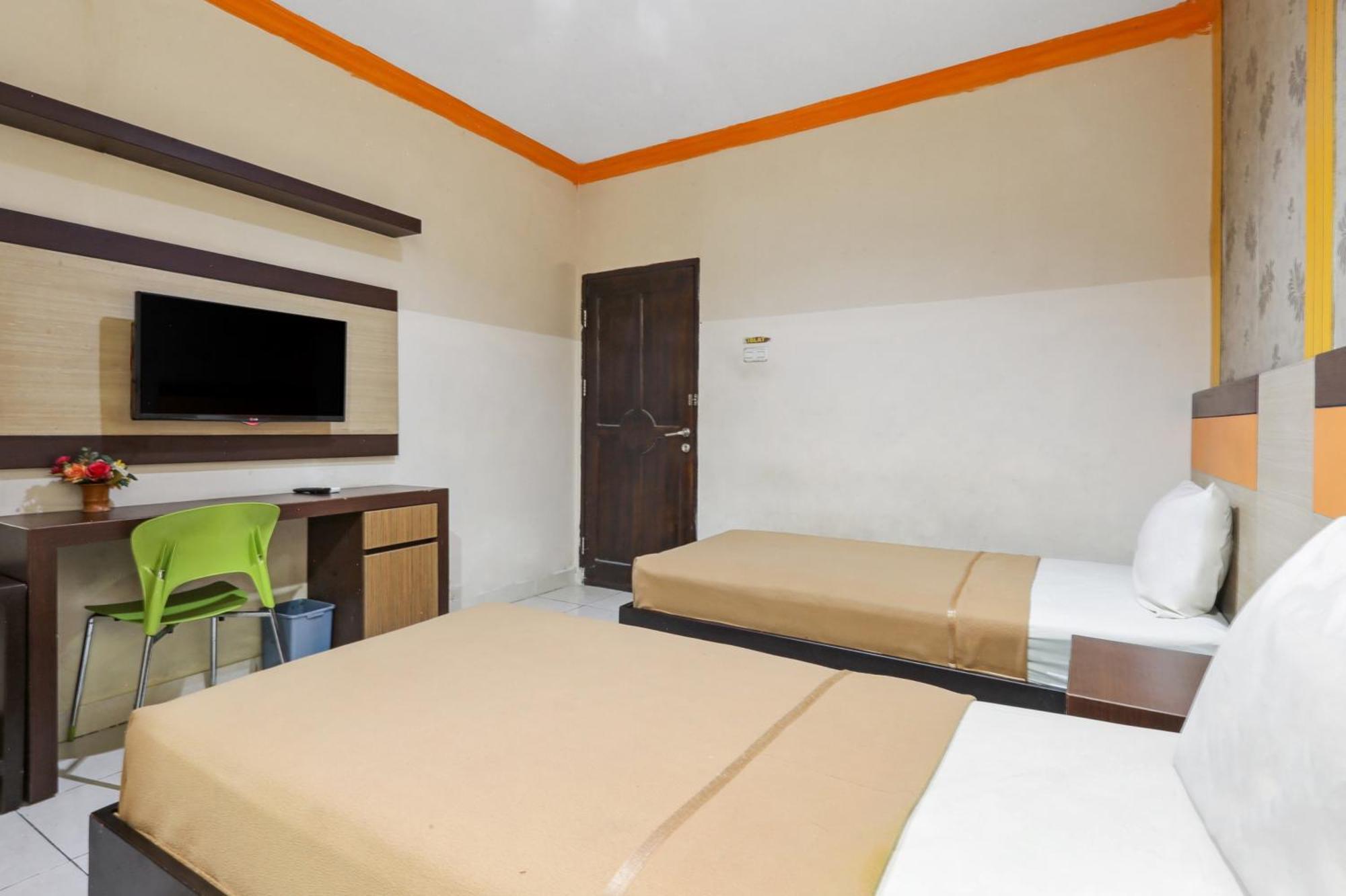 Collection O 93163 Hotel Grand Kartika Parepare Extérieur photo