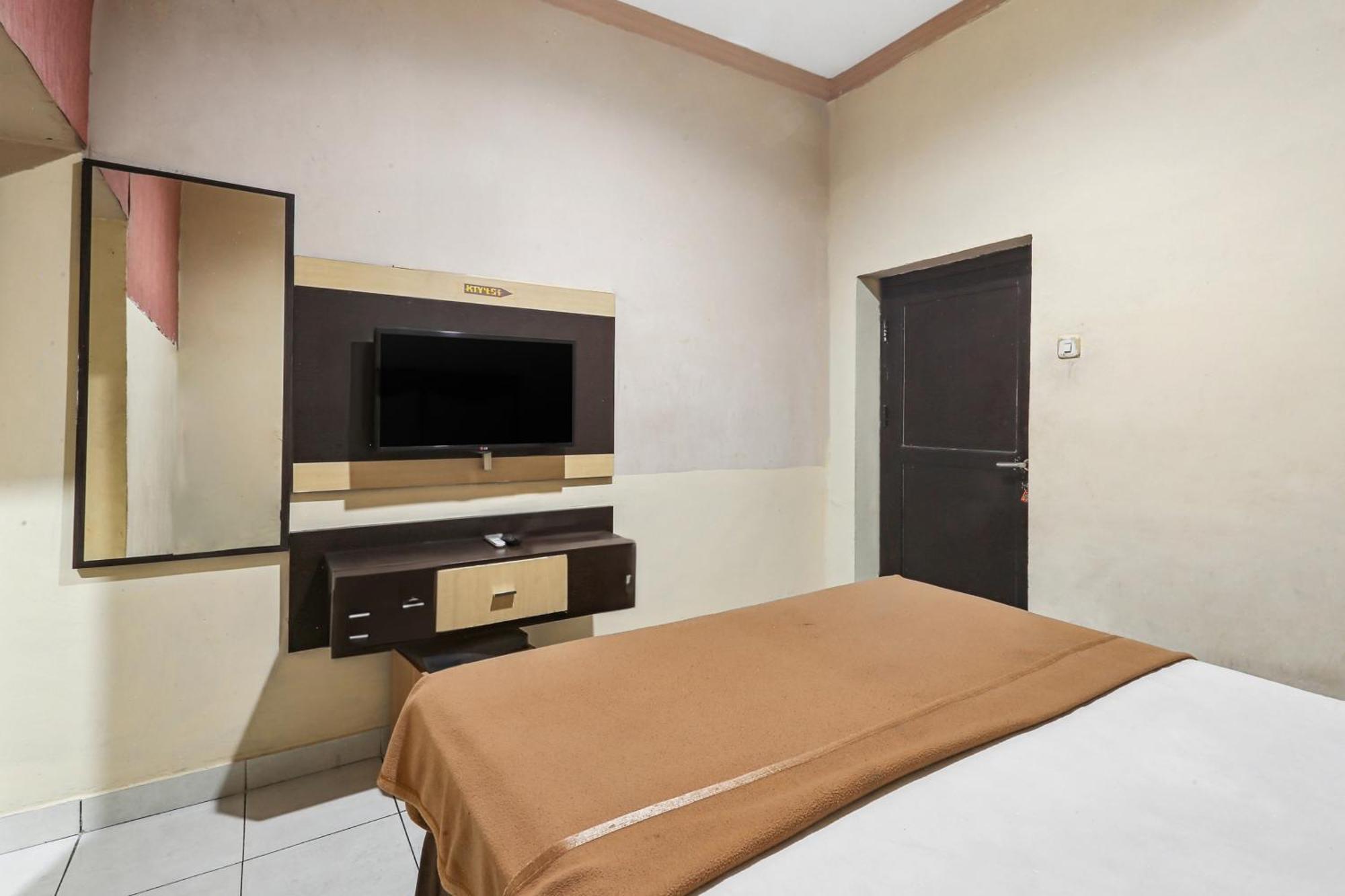 Collection O 93163 Hotel Grand Kartika Parepare Extérieur photo