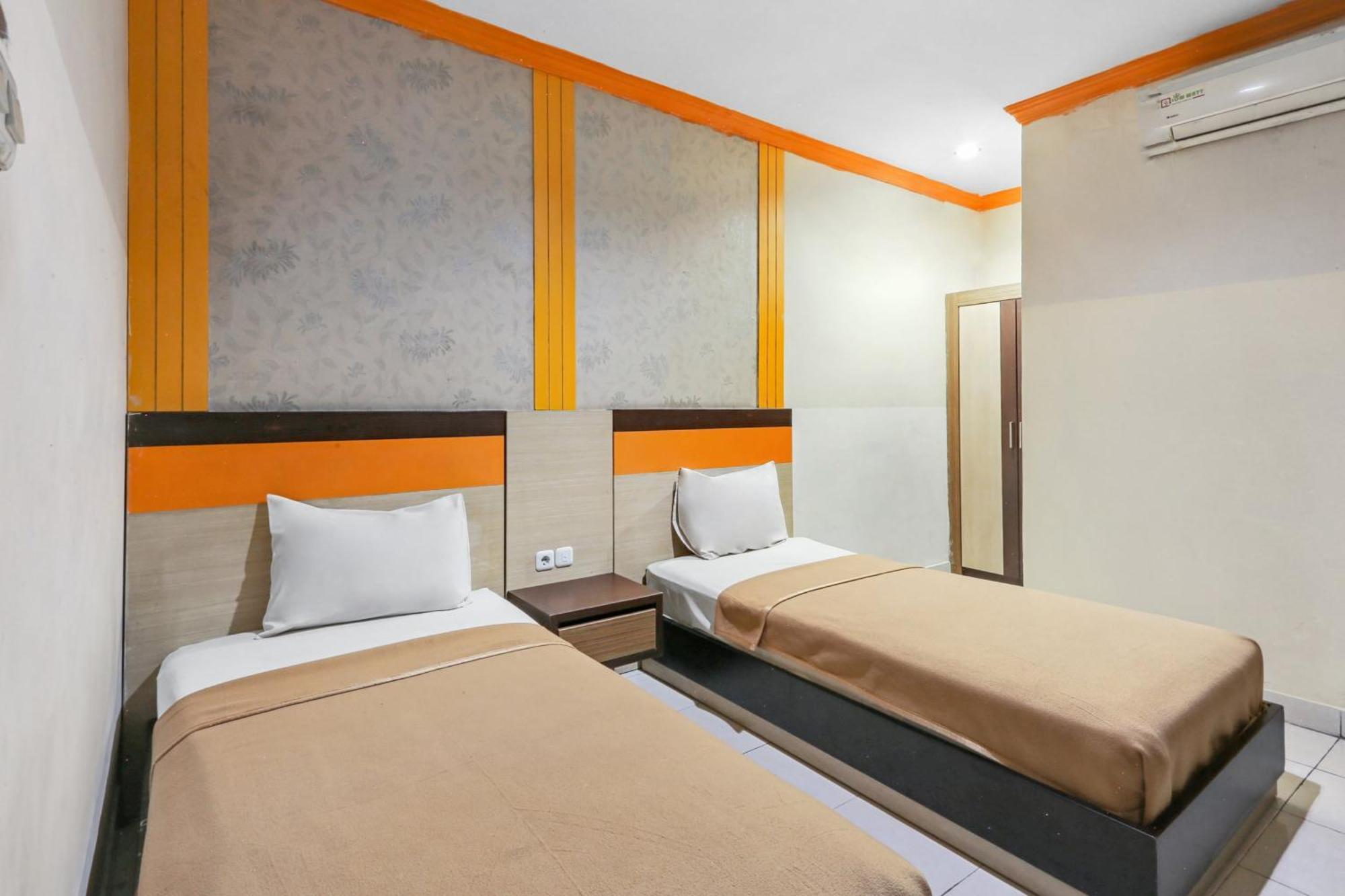 Collection O 93163 Hotel Grand Kartika Parepare Extérieur photo