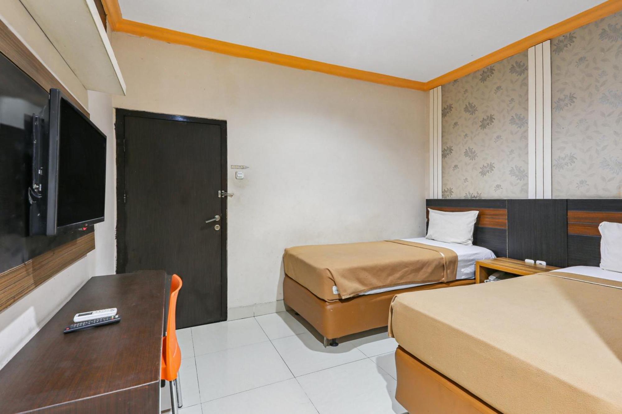 Collection O 93163 Hotel Grand Kartika Parepare Extérieur photo