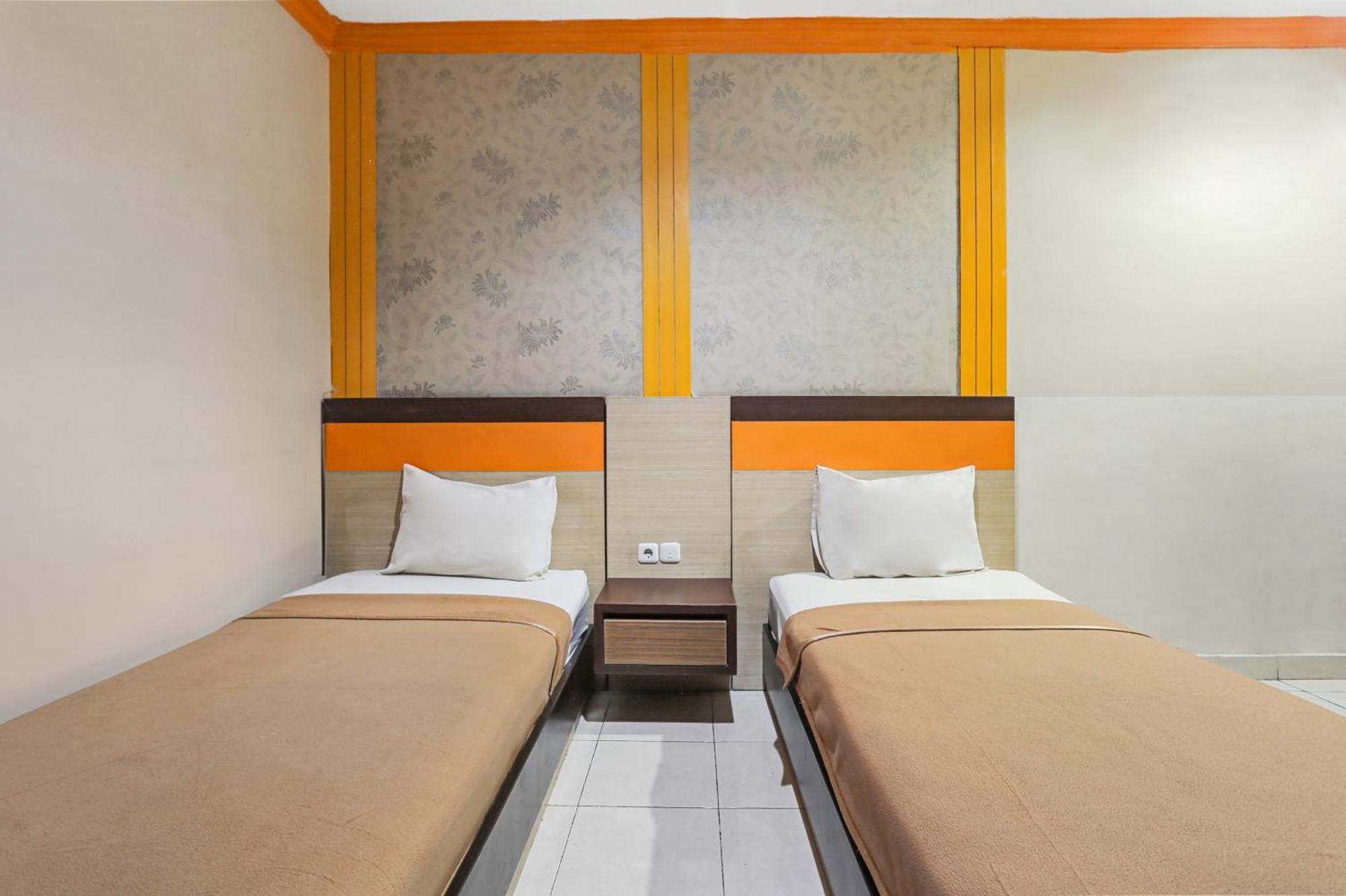 Collection O 93163 Hotel Grand Kartika Parepare Extérieur photo