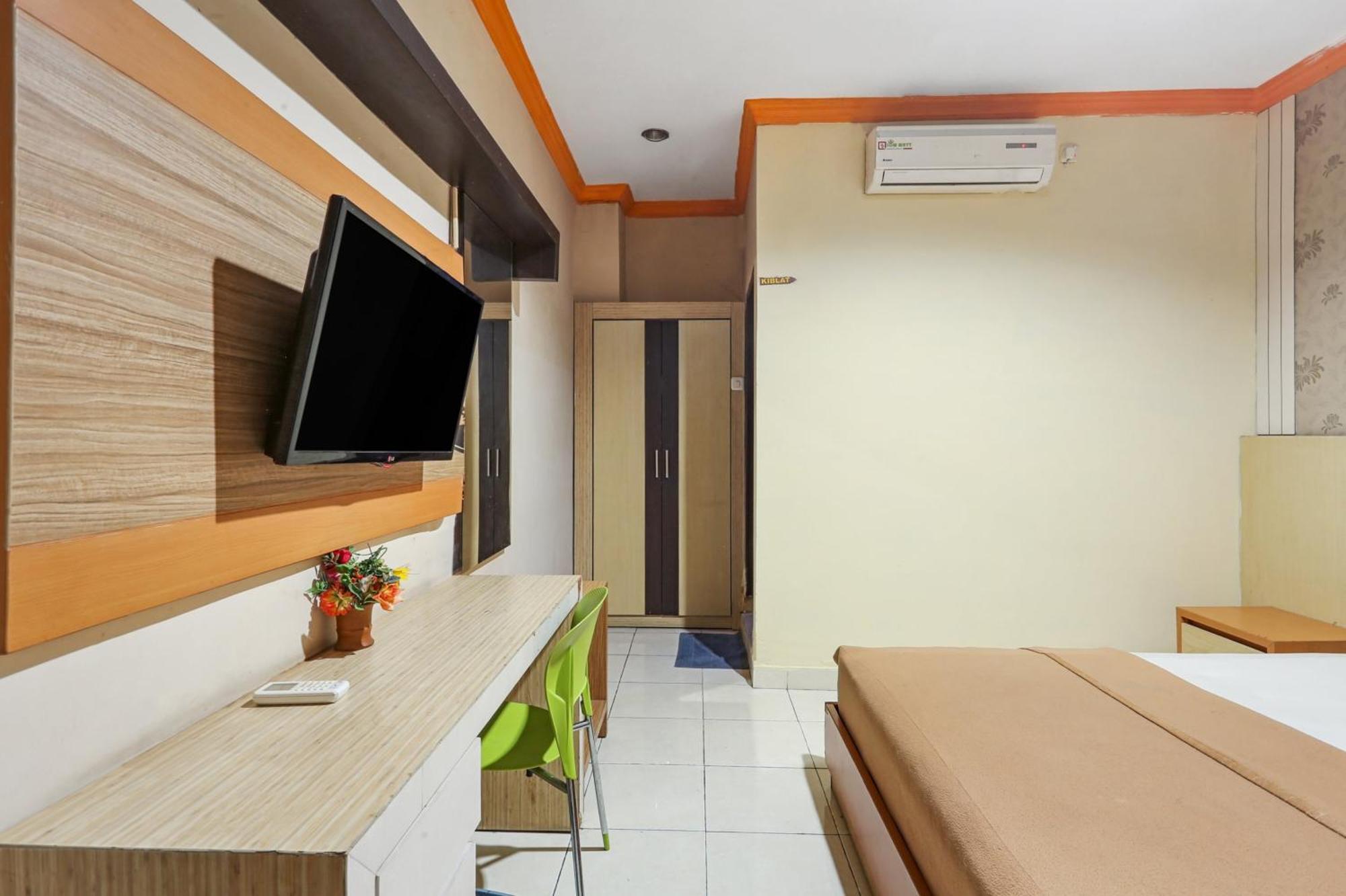 Collection O 93163 Hotel Grand Kartika Parepare Extérieur photo