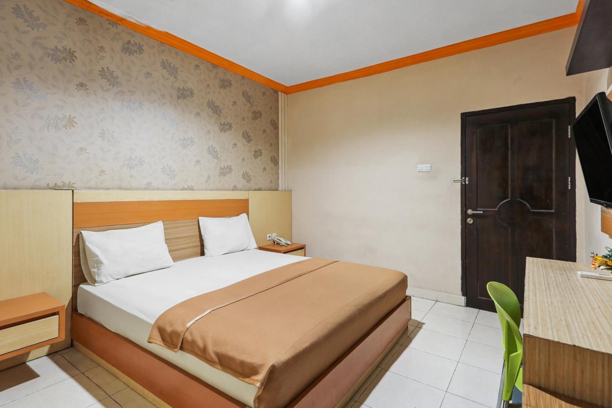 Collection O 93163 Hotel Grand Kartika Parepare Extérieur photo