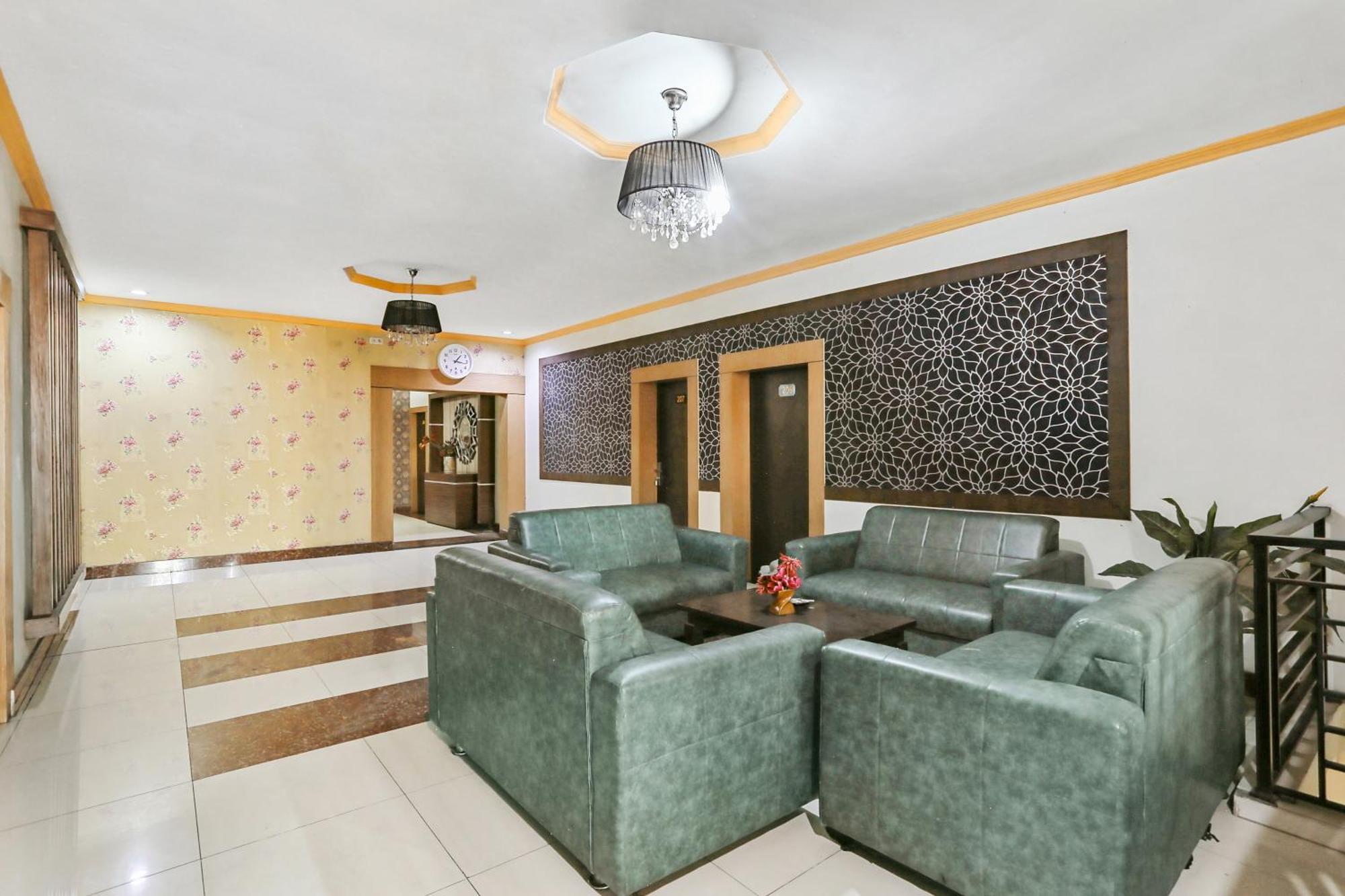 Collection O 93163 Hotel Grand Kartika Parepare Extérieur photo