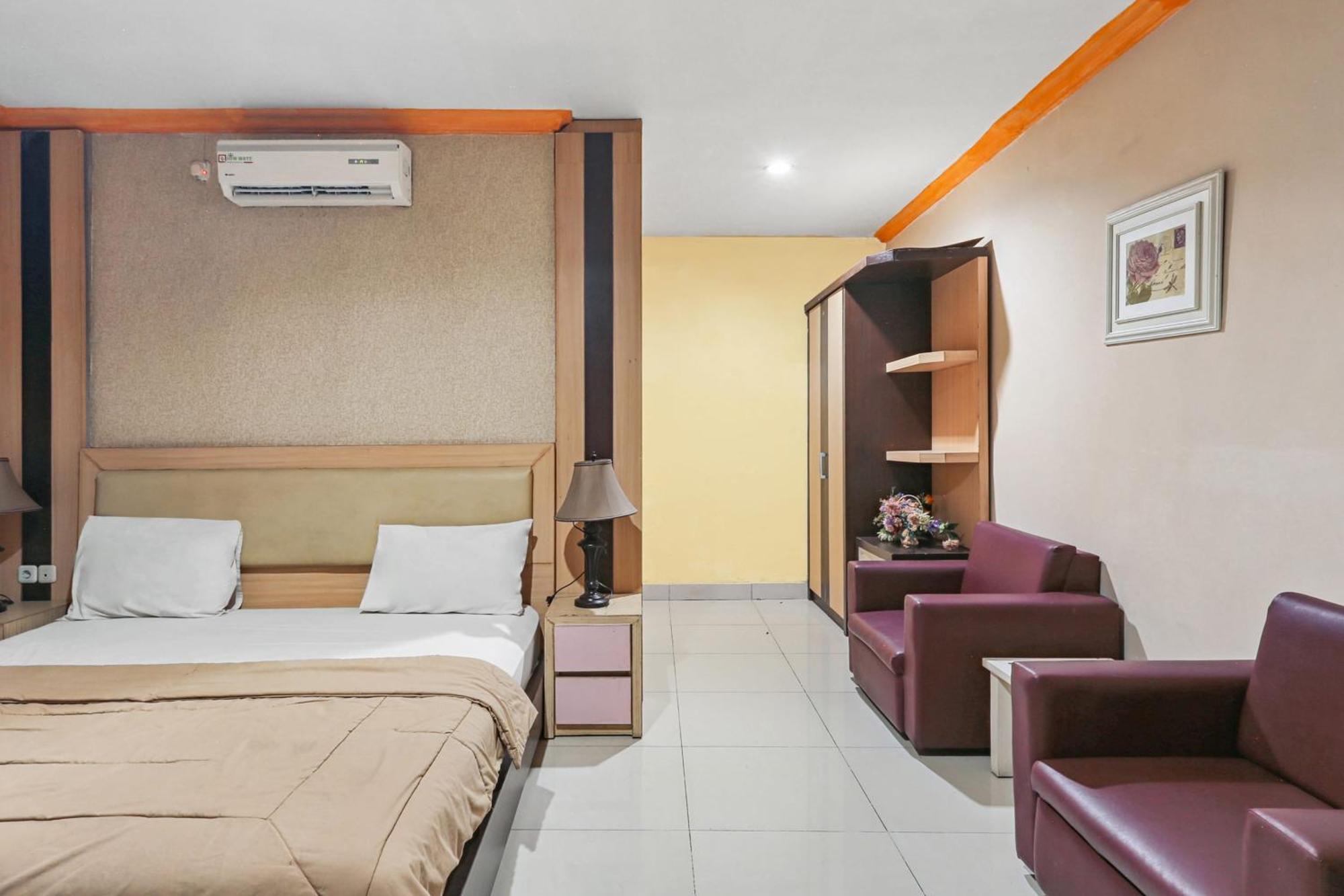Collection O 93163 Hotel Grand Kartika Parepare Extérieur photo