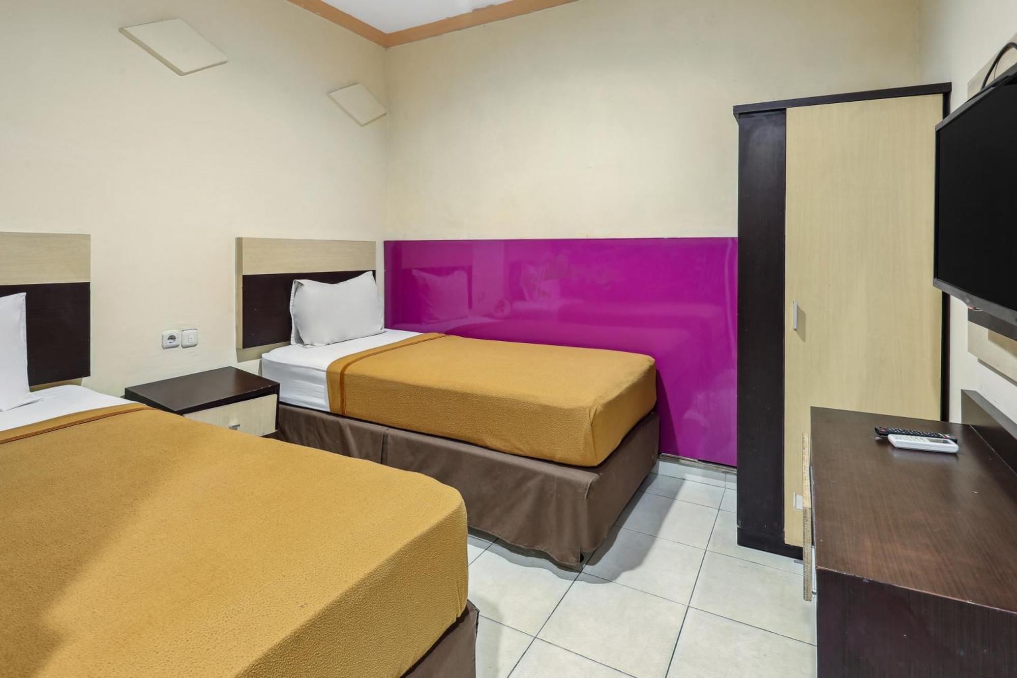 Collection O 93163 Hotel Grand Kartika Parepare Extérieur photo