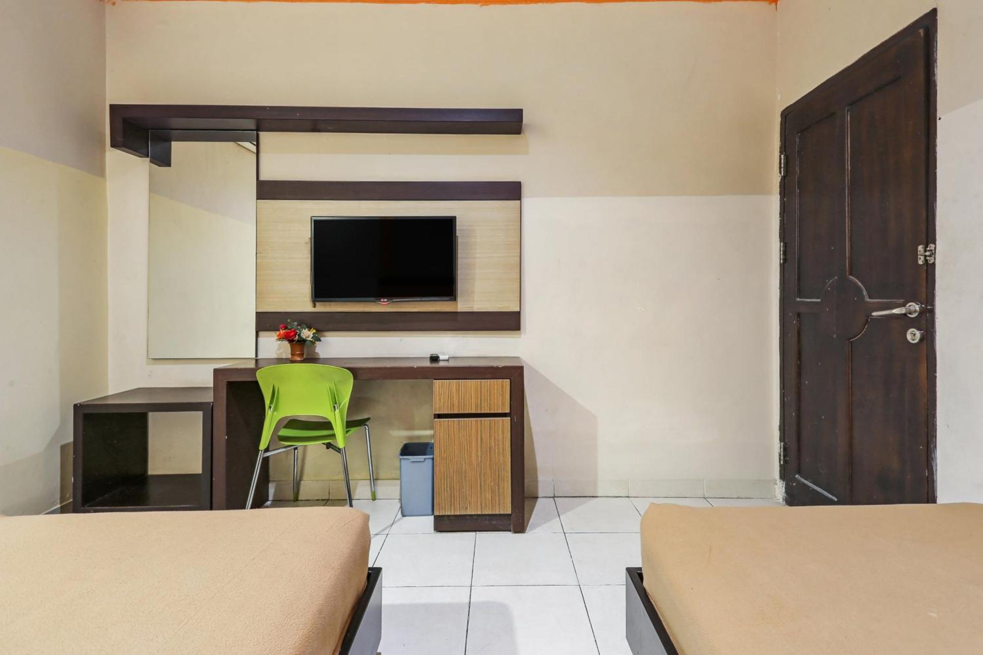 Collection O 93163 Hotel Grand Kartika Parepare Extérieur photo